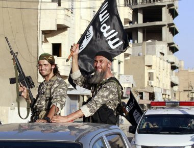 Πρώην ηγέτης των Σύρων «ανταρτών» αποκάλυψε το άνομο «τρίγωνο» της τρομοκρατίας- Πουλούσαν αμερικανικά όπλα στο ISIS